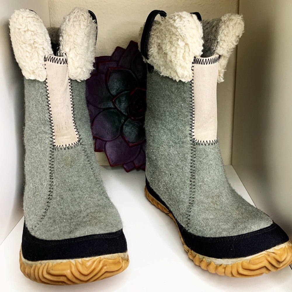 Sorel Cozy Bou Boots Size 9 Women’s Gray